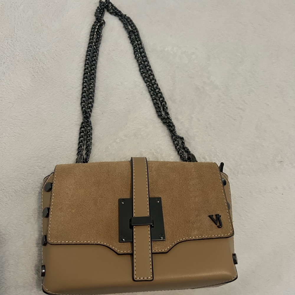 Leather bag. Taupe color with black chrome chain.